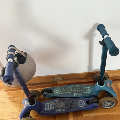 Mini Micro 3in1 Deluxe scooter used with removable seat and adjustable handlebar