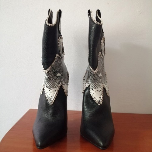 Women's boots size 36 with snake print and crystals, high stiletto heel