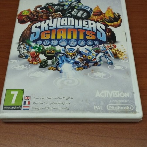 Skylanders Giants Wii game used, complete