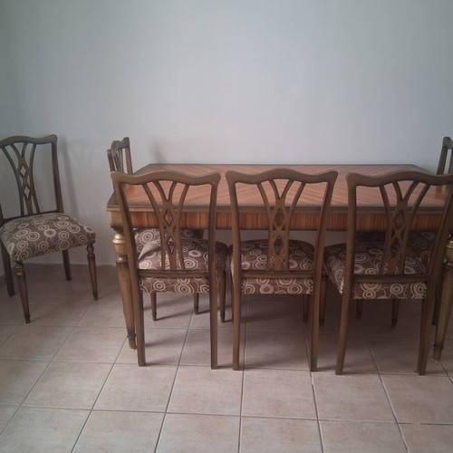 Dining table with 6 chairs like new, extendable, wood