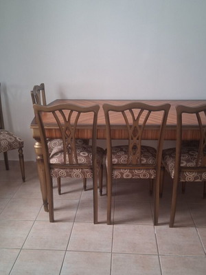 Τραπεζαρία με 6 καρέκλες σαν καινούργιο, επεκτάσιμη, ξύλινη
