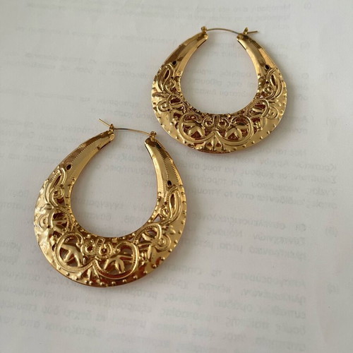 Vintage Boho Gold Filigree Teardrop Hoop Earrings like new