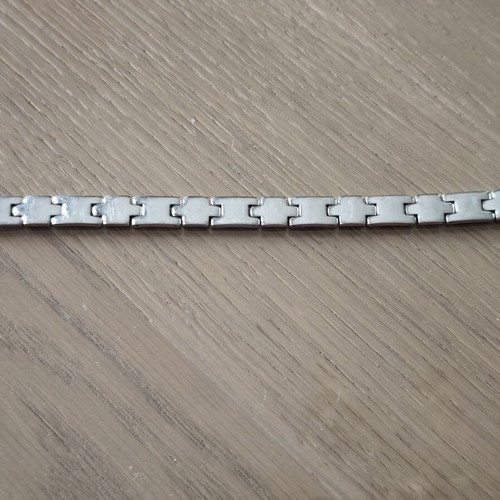 Men's bracelet silver color used with modern chain design