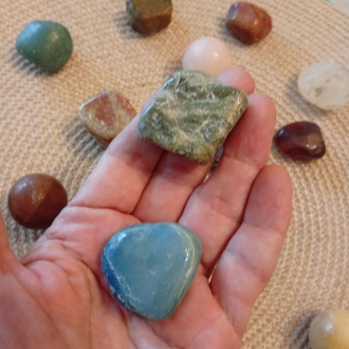 Pack of 23 natural semiprecious stones and crystals (tumbled stones)