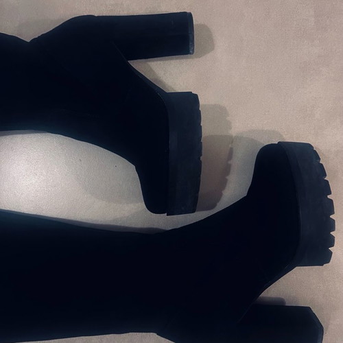Suede black boots used, over-the-knee with lug sole