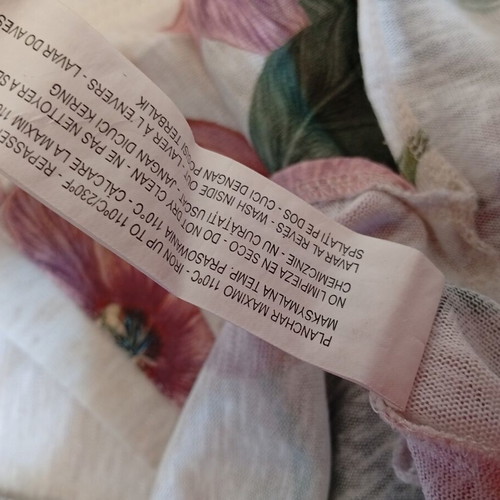 Stradivarius women's t-shirt size S like new, floral pattern
