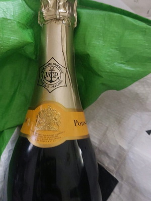 Σαμπάνια Veuve Clicqout Ponsardinin