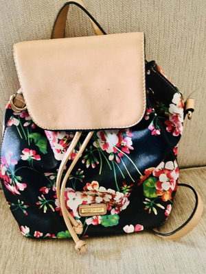 Fullah Sugah floral backpack with beige flap