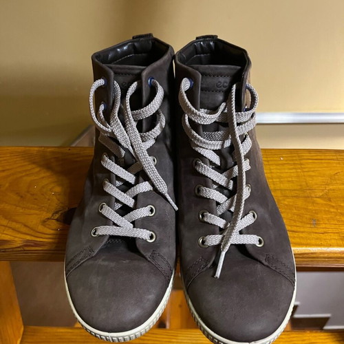 Ecco women's shoes natural leather like new, sport style, size 39