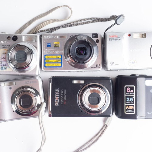 Vintage digital cameras used, 6 for parts or repair Samsung Olympus Nikon Sony Pentax Fujifilm