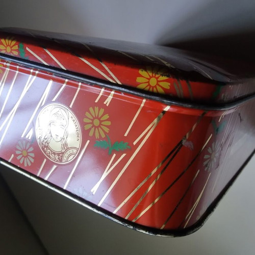Papadopoulou Frutacrem biscuits used rare metal tin