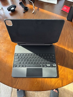 Apple Magic Keyboard for iPad Pro 12.9 inch like new, space grey
