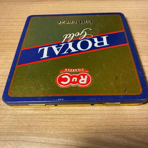 Collectible ROYAL Gold cigarette tin from Lufthansa used