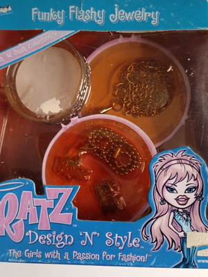 Bratz MGA vintage jewelry set new in packaging