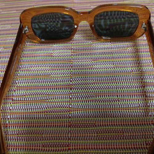 Opal sunglasses like new with brown transparent frame and comfortable lens
