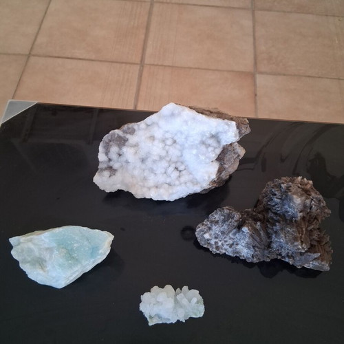 Mineral stones used, blue and siderite quartz