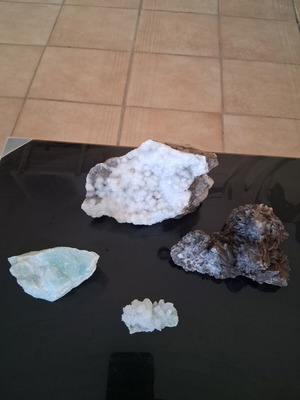 Mineral stones used, blue and siderite quartz