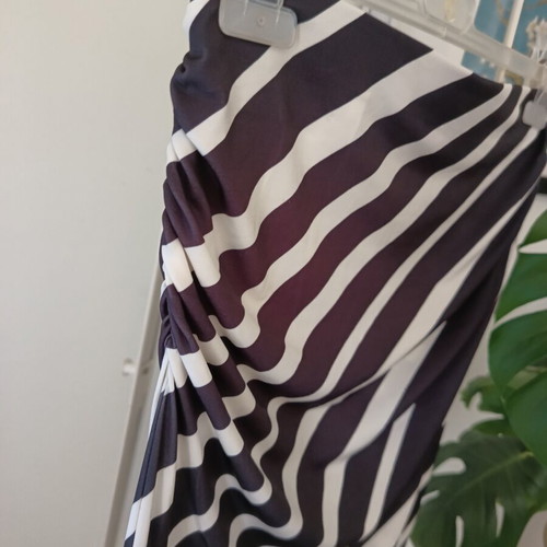 H&M long skirt with black and white stripes like new, size M