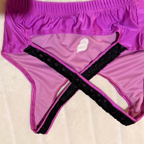 Begatti sports set size Medium like new, black and pink
