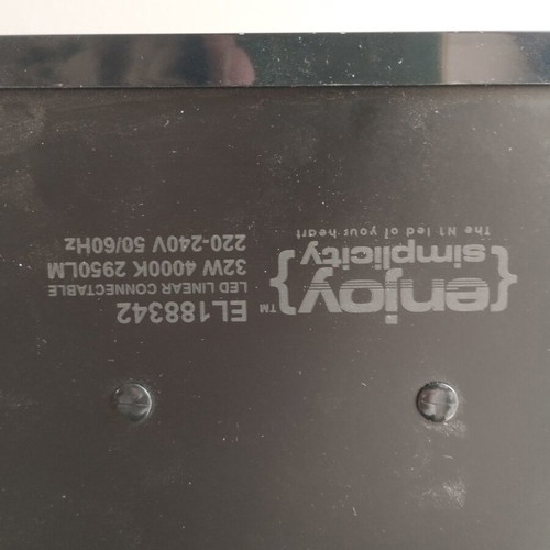 Elvhx Linear Ceiling Light 32W 120cm used, black frame, connectable