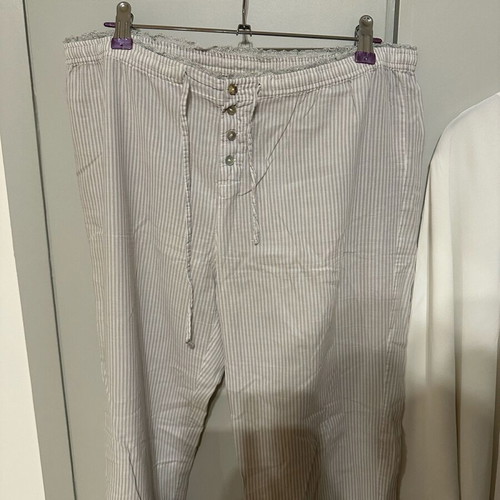Pajama pants like new, white with stripes
