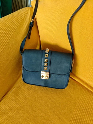 Black Rockstud рамо чанта употребявана, черна