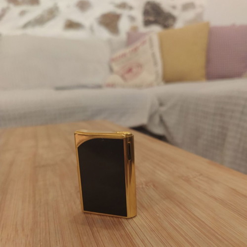 Win Alfie P-800 vintage lighter like new, black and gold