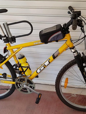 Mountain bike GT like new with accessories
