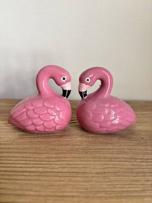 Sunnylife Pink Flamingo Salt and Pepper Shaker Set like new