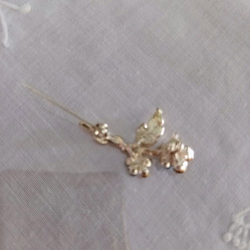 Vintage flower brooch with multicolored rhinestones like new