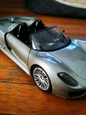 Metal Porsche 918 Spyder car used for collection
