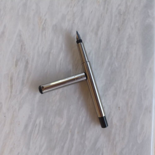 Parker pen like new, nib for some