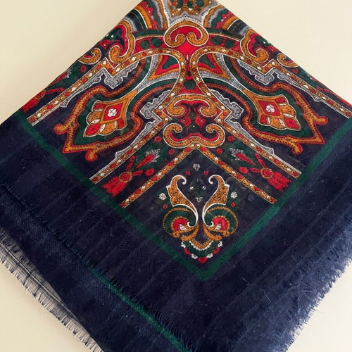 Scarf like new with colorful Paisley pattern and fringes