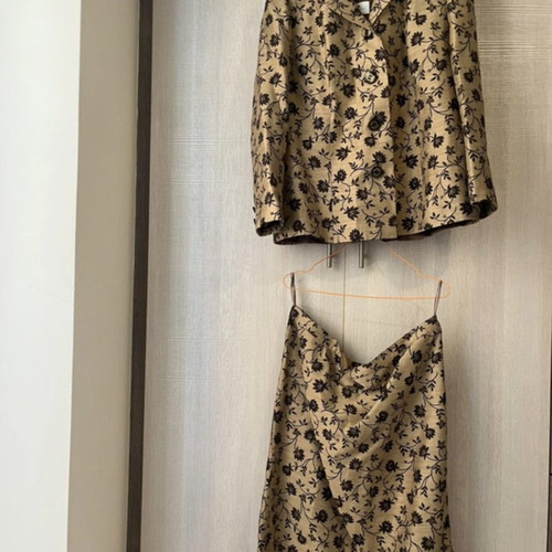 Tailored suit set beige-brown size 50 like new