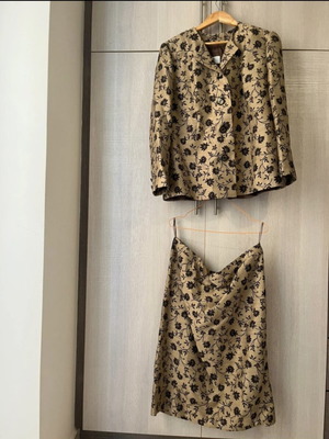 Tailored suit set beige-brown size 50 like new