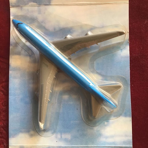 Plastic airplane sealed 17cm x 17cm