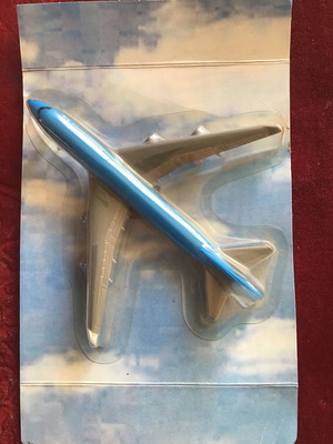 Plastic airplane sealed 17cm x 17cm