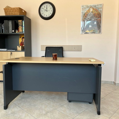 SATO office furniture set like new