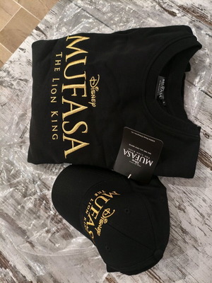 Mufasa sweatshirt L and cap from the Disney movie