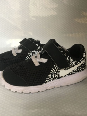 Nike παιδικά παπούτσια μεταχειρισμένα, αθλητικά, μέγεθος 23,5, μαύρα
