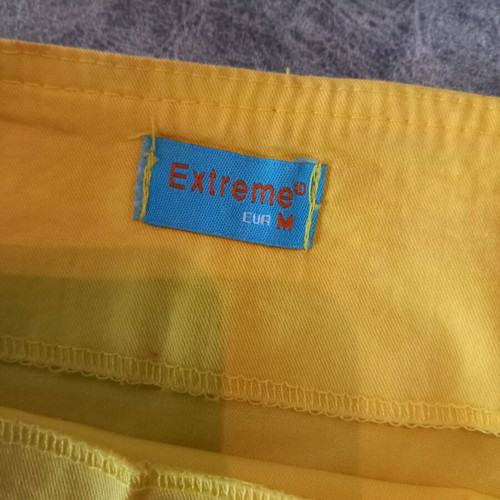 Mini skirt yellow like new with zipper and metal details size M