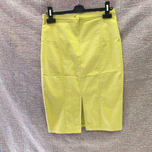 Pencil skirt green like new, size M with pockets