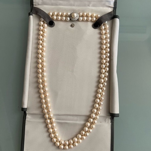 Women's pearl necklace with South Sea pearls and diamond clasp like new