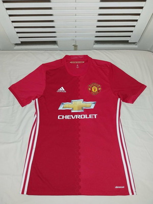Man United 2016-17 jersey like new, size M