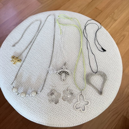 Necklaces and earrings set like new, multicolor, 5 necklaces and 1 pair of earrings