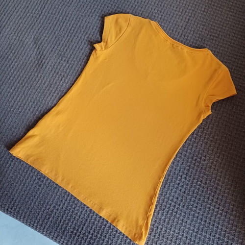 Women's short-sleeve mustard cotton top like new, size M