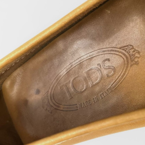 Tod's beige leather gommino flats used