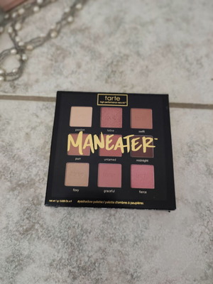 Παλέτα σκιών ματιών MANEATER volume III από TARTE καινούργια