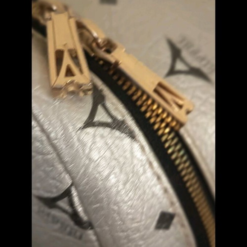 Backpack La tour Eiffel with gold studs silver like new