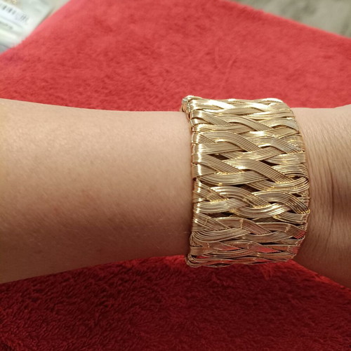Women's bracelet gold color with braided pattern, new